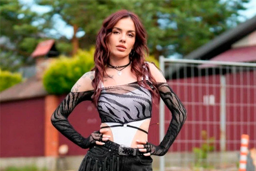  MamaRika ризикнула здоров'ям заради фанів та провела концерт з травмою